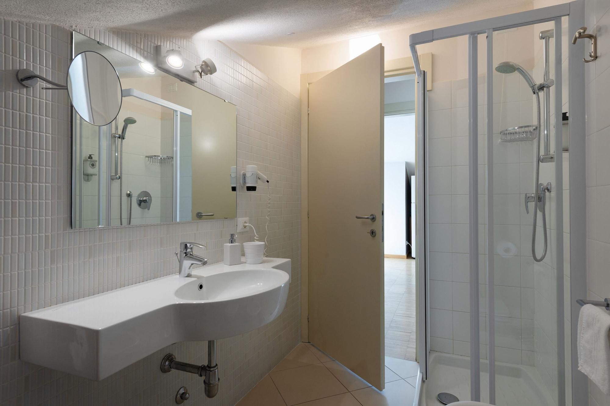 Vialeromadodici Rooms & Apartments Лацизе Экстерьер фото