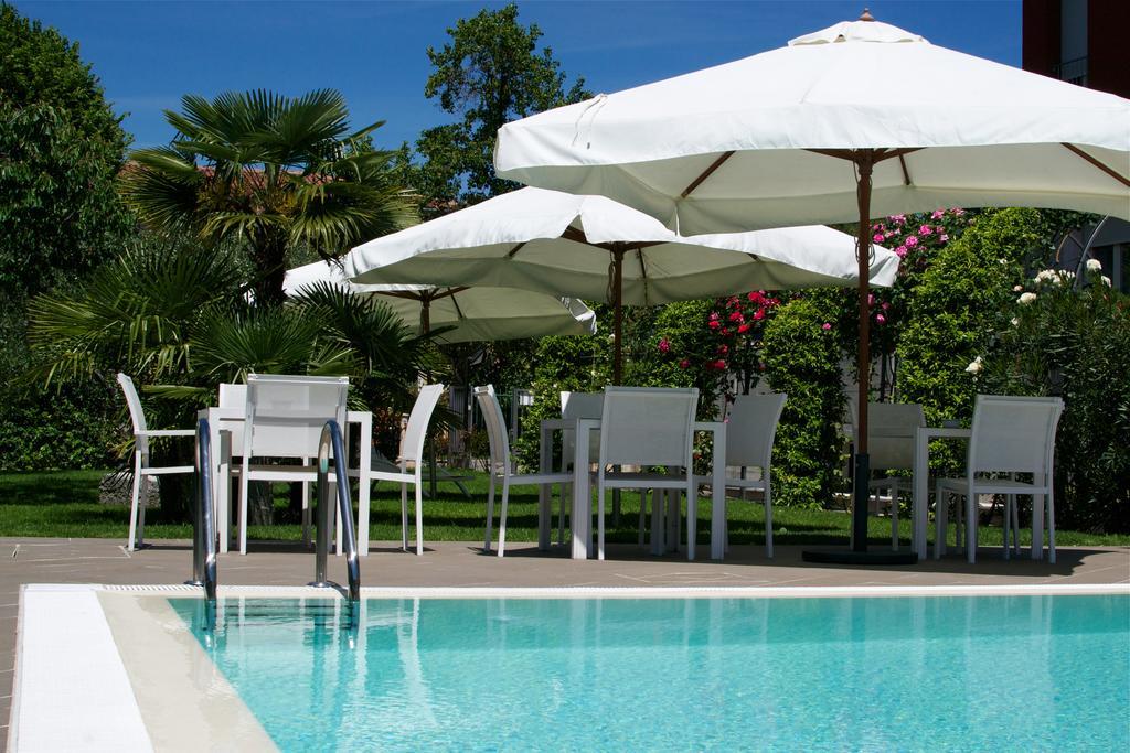 Vialeromadodici Rooms & Apartments Лацизе Экстерьер фото