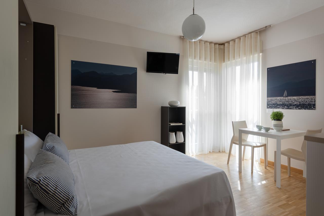 Vialeromadodici Rooms & Apartments Лацизе Экстерьер фото