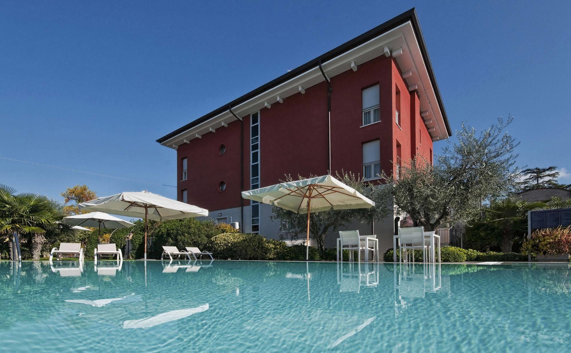 Vialeromadodici Rooms & Apartments Лацизе Экстерьер фото