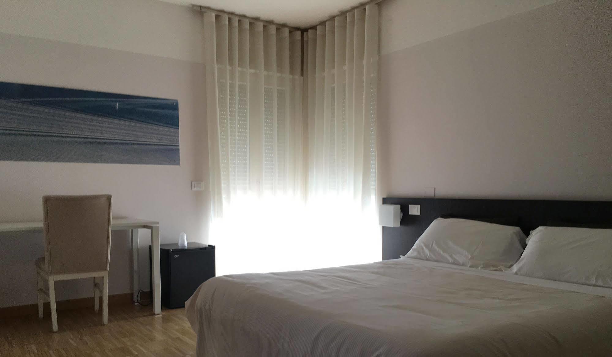 Vialeromadodici Rooms & Apartments Лацизе Экстерьер фото