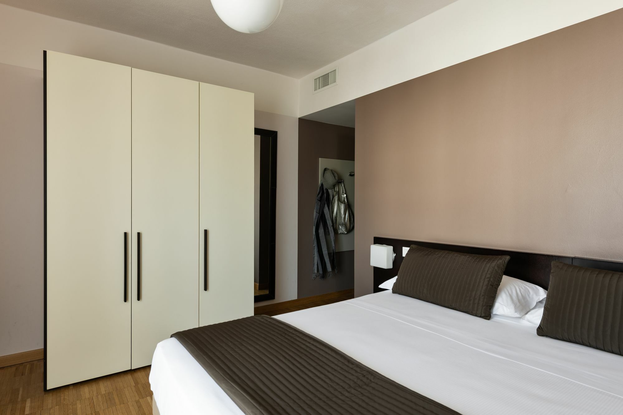 Vialeromadodici Rooms & Apartments Лацизе Экстерьер фото